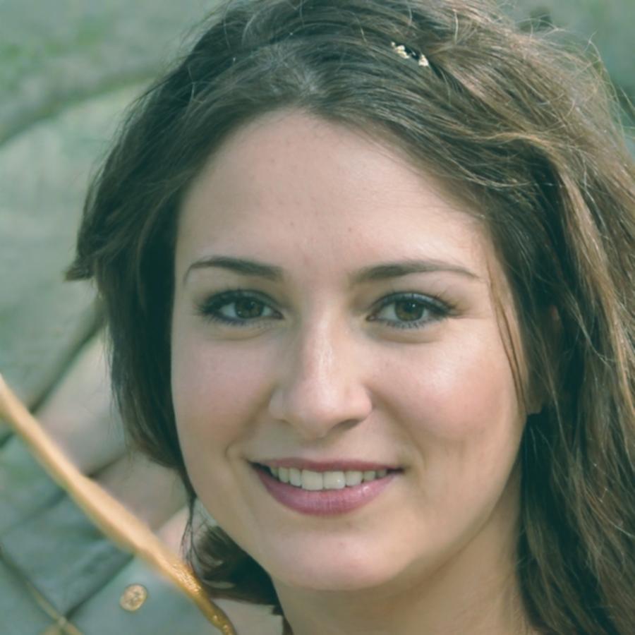 Burcu Öztürk portresi